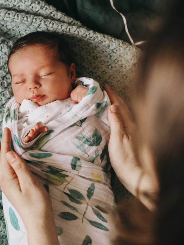 Intime Aufnahmen einer Hausgeburt: Paar zeigt, wie stark Frauen bei der Geburt sind