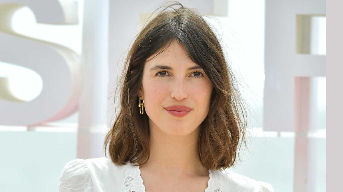 Jeanne Damas ist ein perfektes Beispiel für die typischen Haartricks der Französinnen