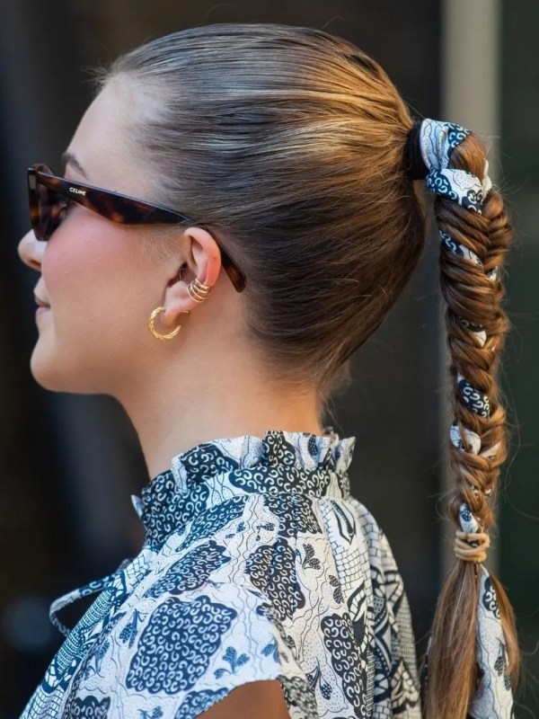 Fischgrätenzopf selber machen: Schritt-für-Schritt-Anleitung der Flechtfrisur