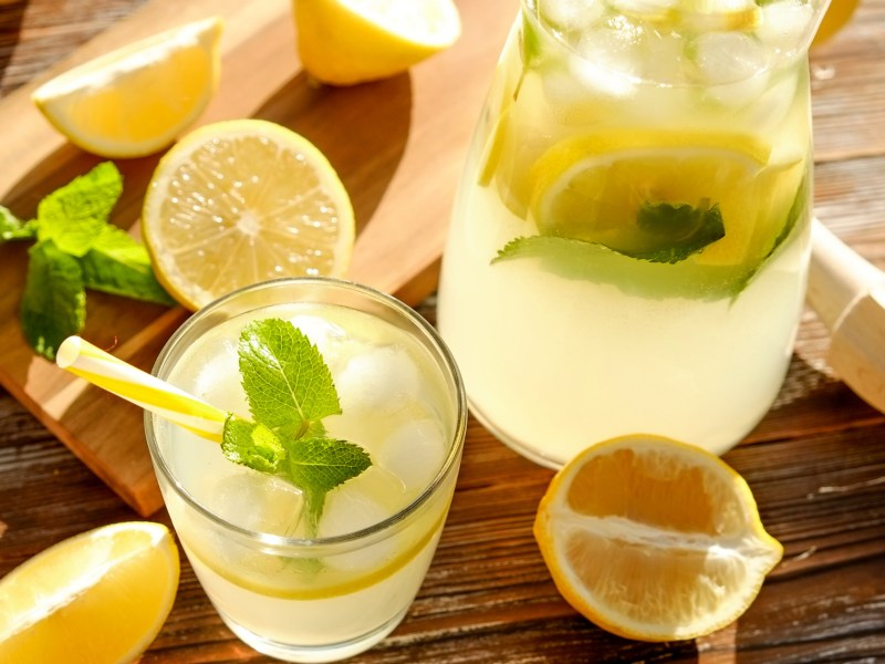 selbst gemachte Zitronenlimonade