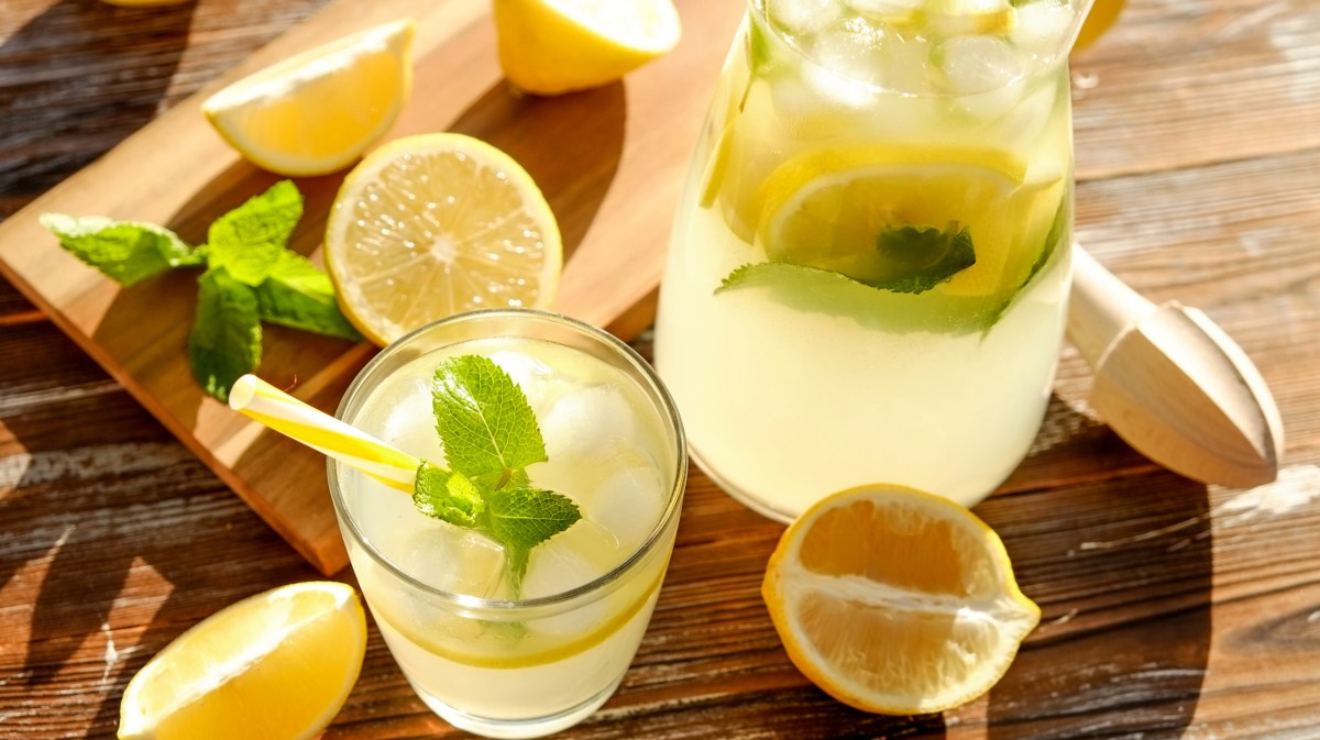 selbst gemachte Zitronenlimonade