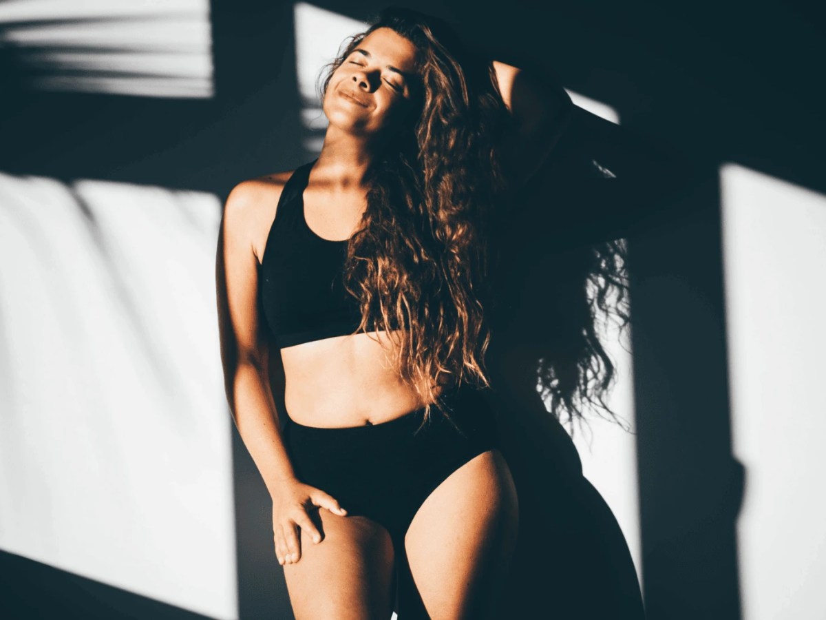 Realistisches Bild einer Frau in Dessous.