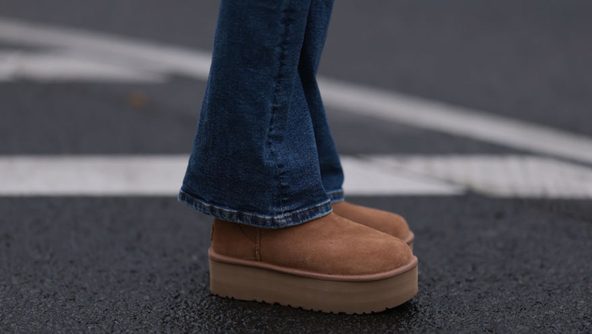 UGG Boots Platform Ultra Mini in Chestnut.