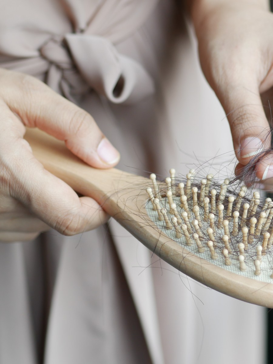 Shampoo gegen Haarausfall im Test: Welches wirklich hilft (wir haben es ausprobiert)