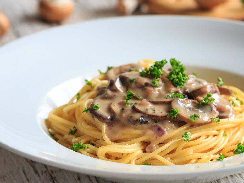 Spaghetti mit Pilzsoße.