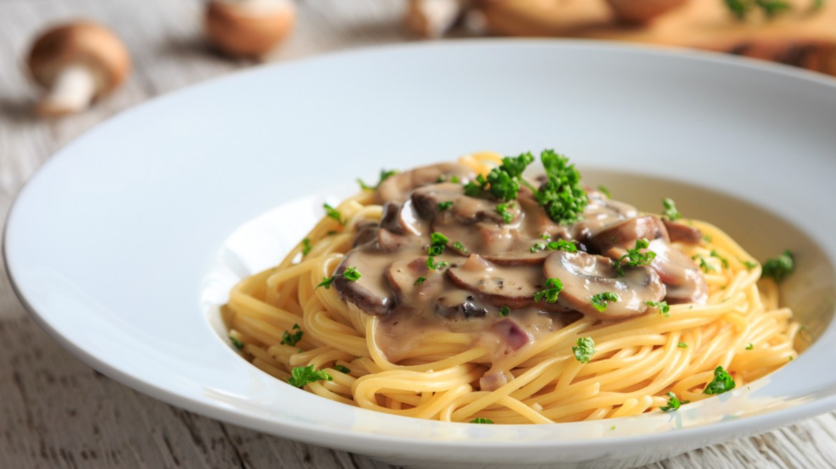 Spaghetti mit Pilzsoße.