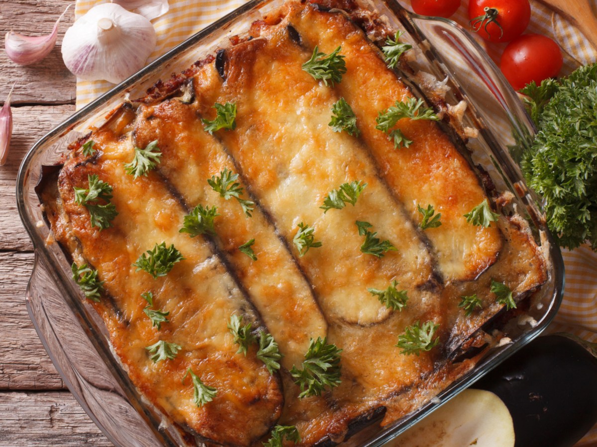Vegane Moussaka: Probiert den griechischen Klassiker mal ganz ohne Fleisch