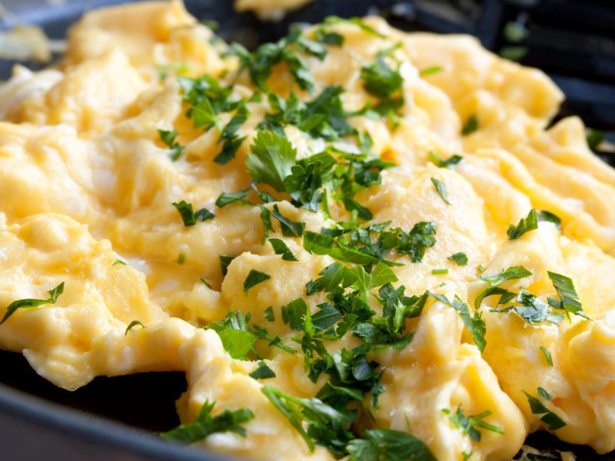 Französisches Rührei: Diese Variante ist viel cremiger und schmeckt wie beim Profi