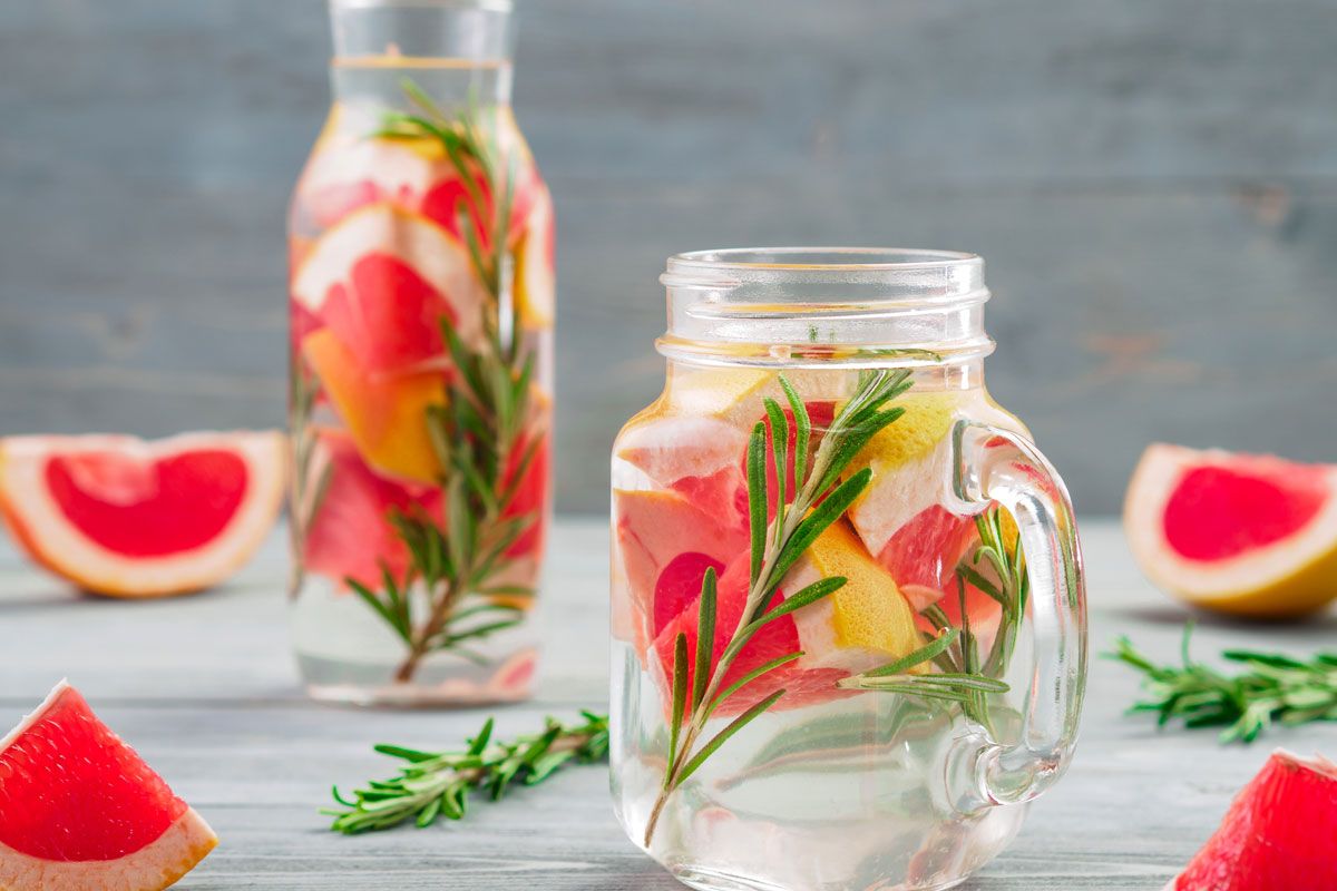 Aromatisiert als Infused Water schmeckt Leitungswasser direkt spannender