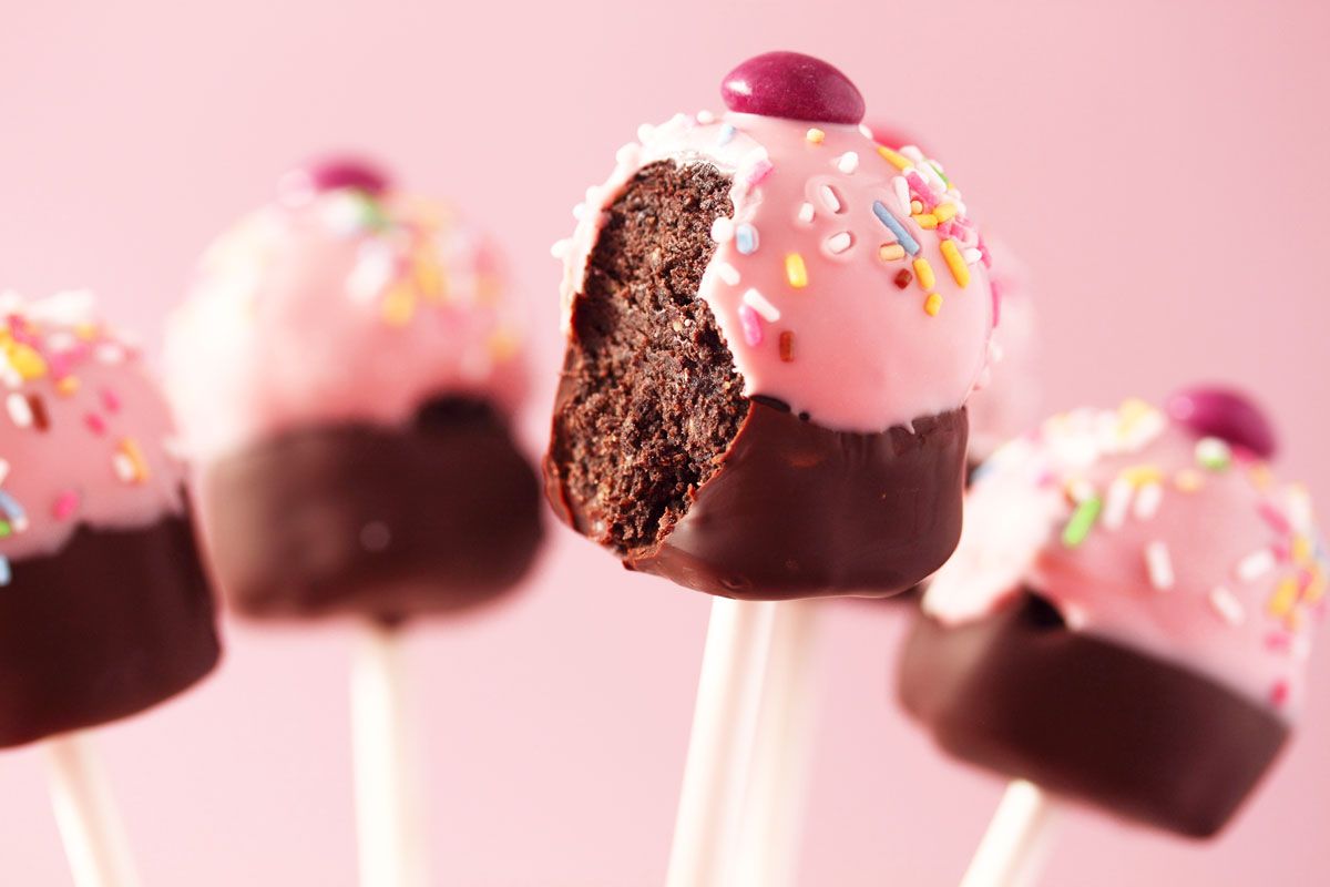 Kuchenreste lassen sich super als Cake-Pops verwerten