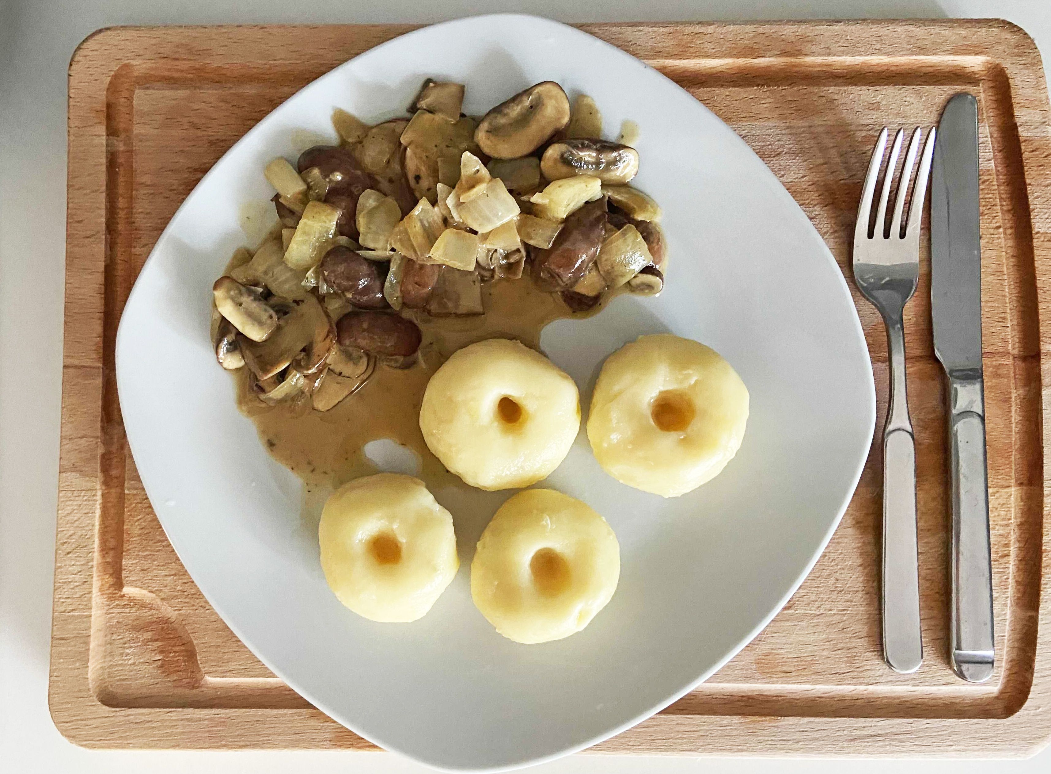 Klöße mit veganer Pilzssoße