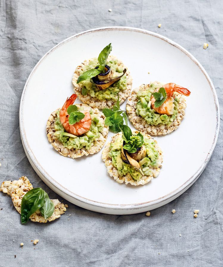 Canapé-Rezept mit Maischips, Avocado und Lachs