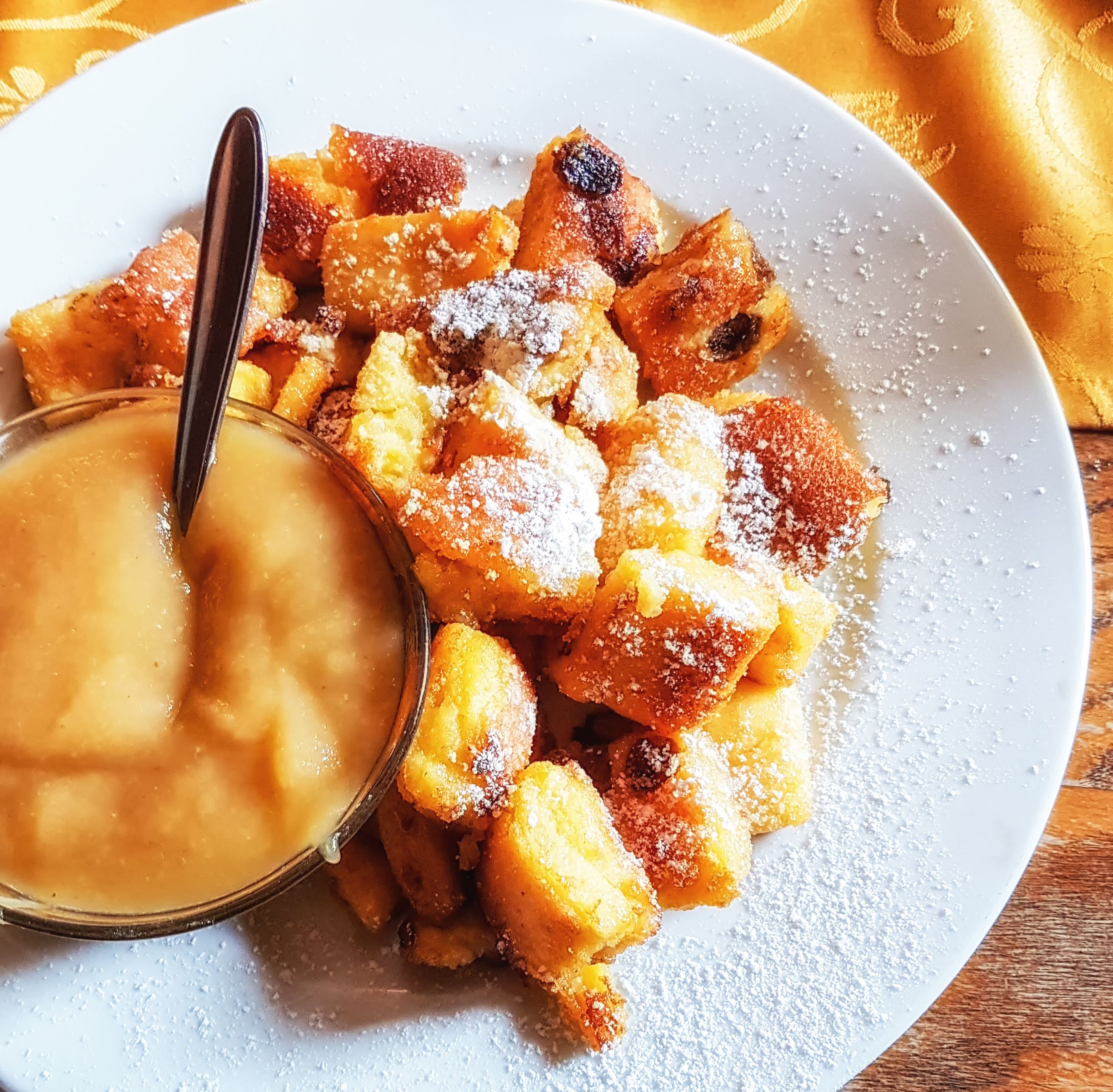 Kaiserschmarrn mit Apfelmus