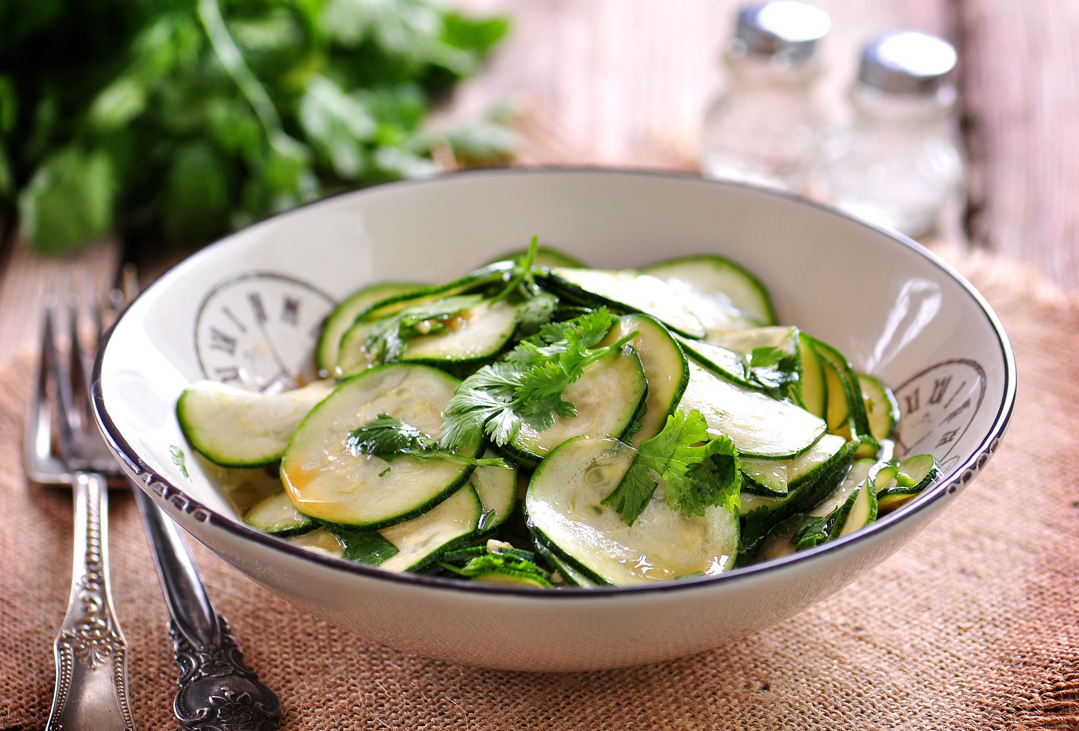 Zucchini Salat mit Minze