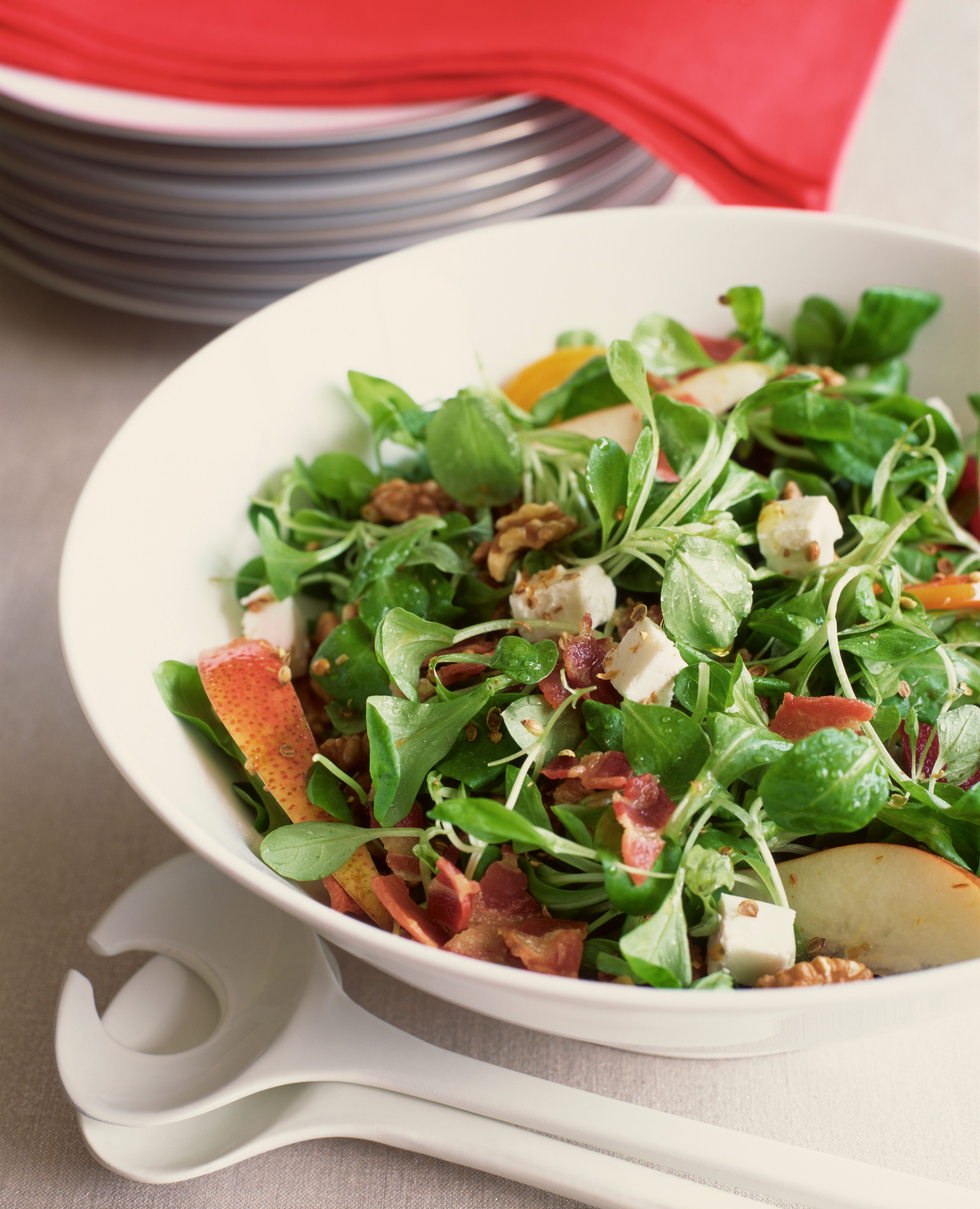 Feldsalat mit Birne und Walnüssen