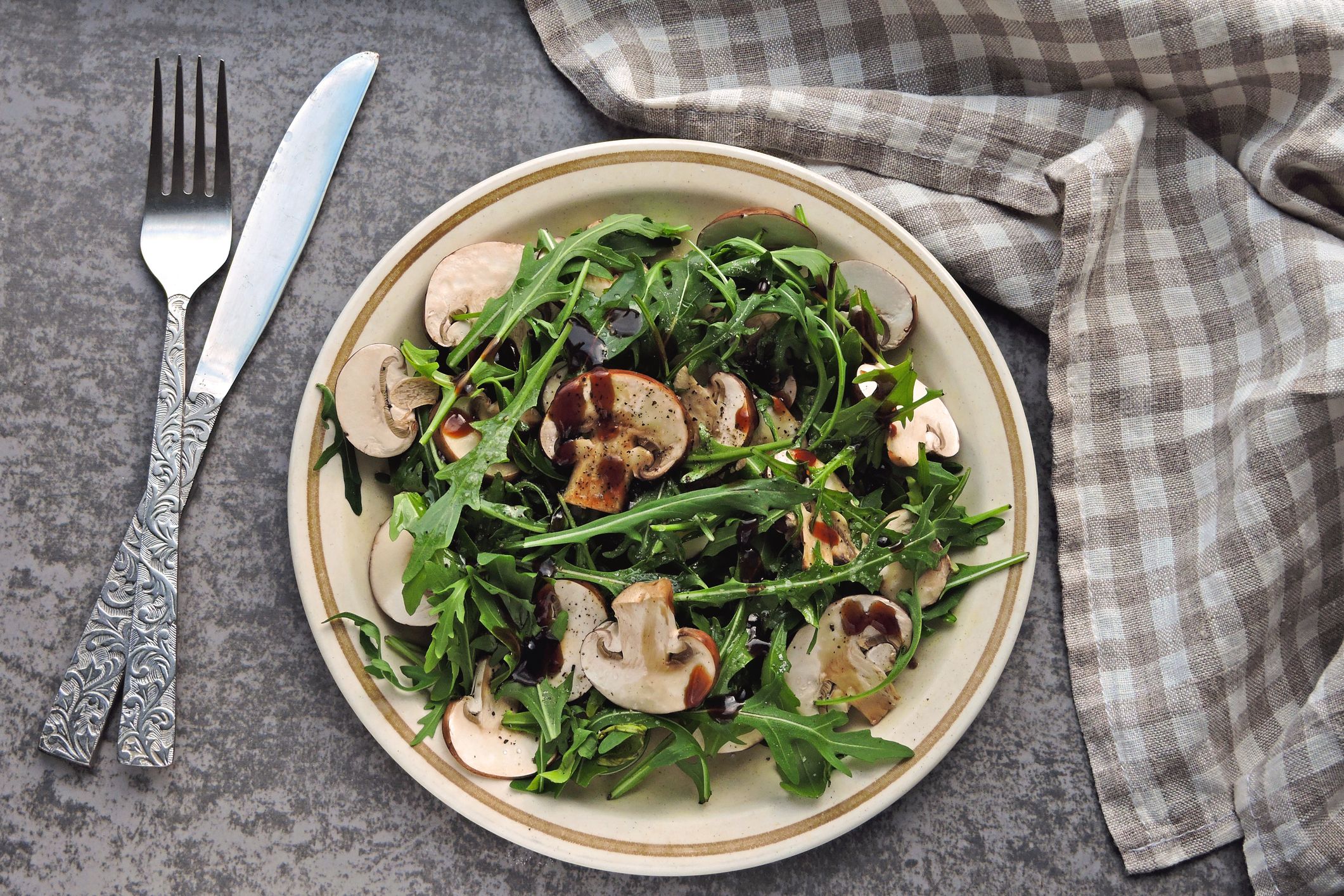 Rucola-Salat mit Champignons