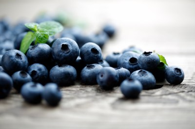 <strong>Heidelbeeren: Juni - September</strong> Saisonkalender Obst: Heidelbeeren