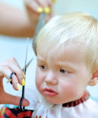 Haare schneiden bei Babys ist nicht zwingend notwendig.