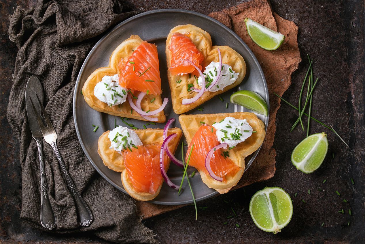 Low Carb Waffeln: herzhaftes Rezept mit Lachs