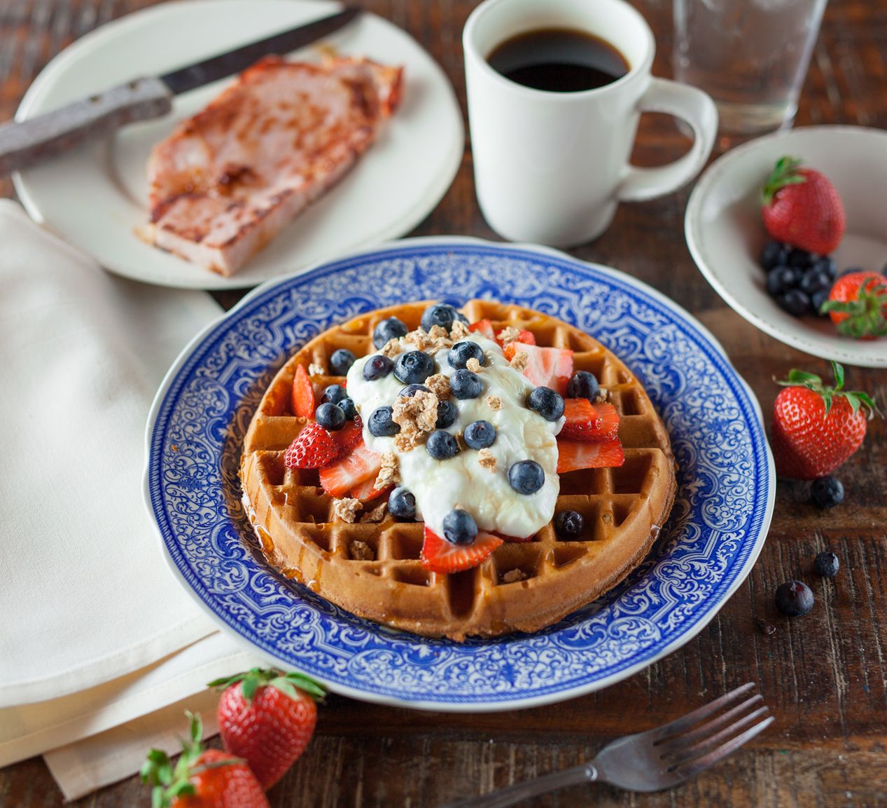 Low Carb Waffeln: Gesundes Topping mit griechischem Joghurt