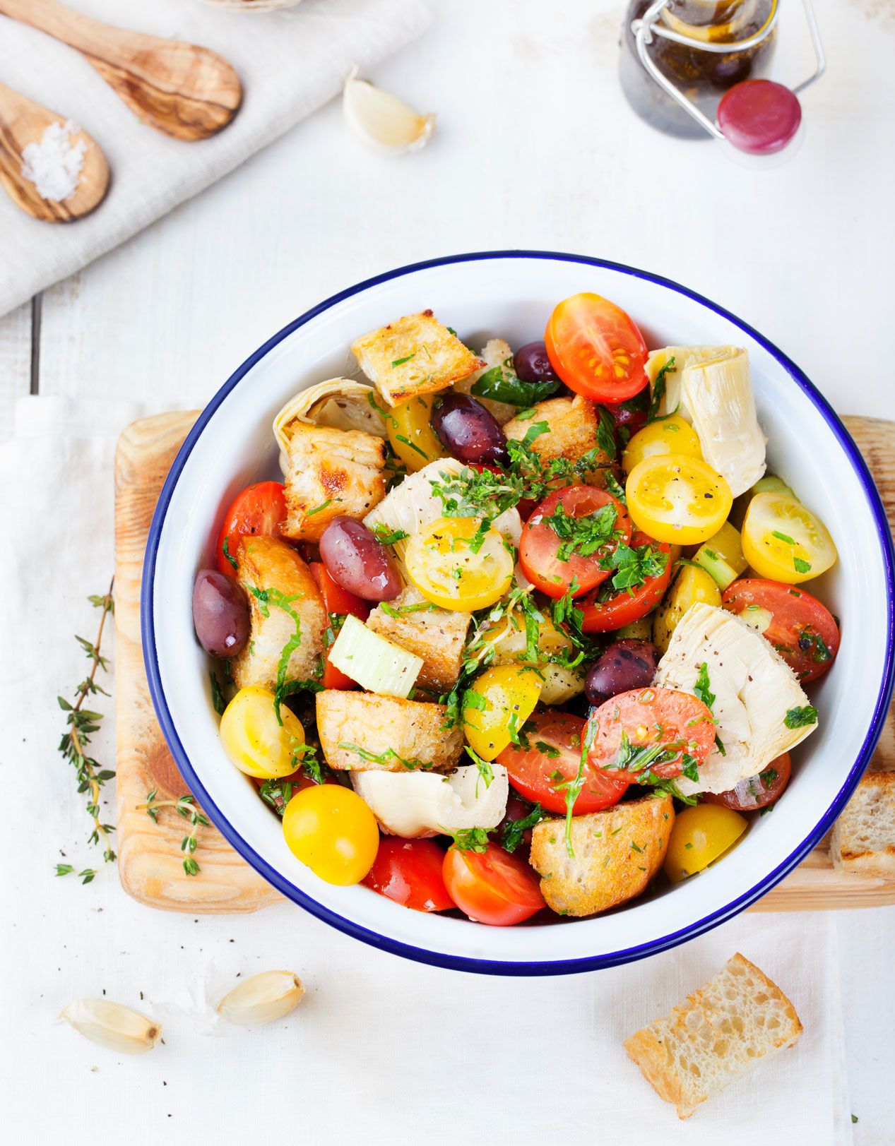 Kalorienarmes Abendessen: Tomaten-Brot-Salat