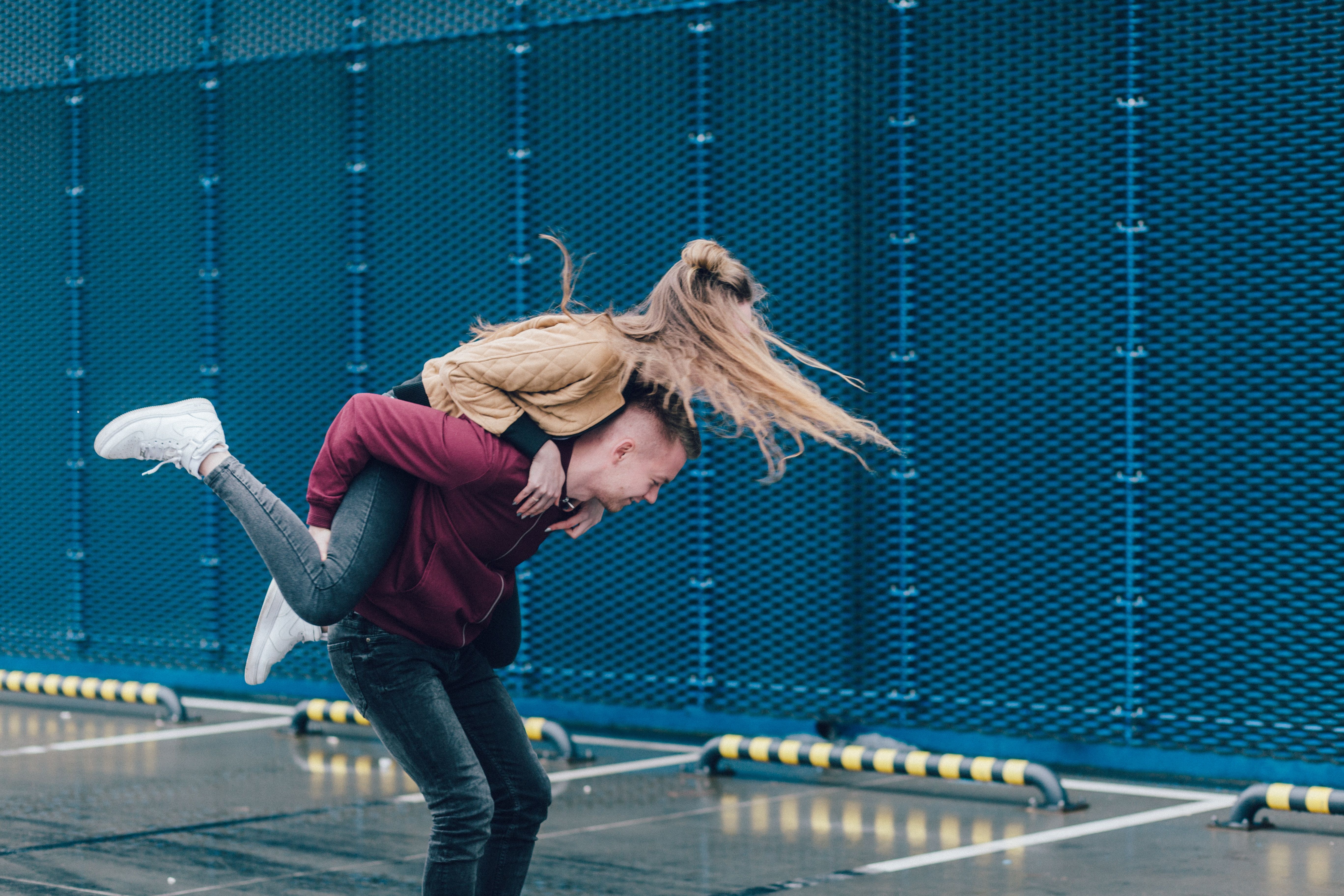 Kindheitserinnerungen wecken in Indoorspielplätzen und Trampolin-Hallen