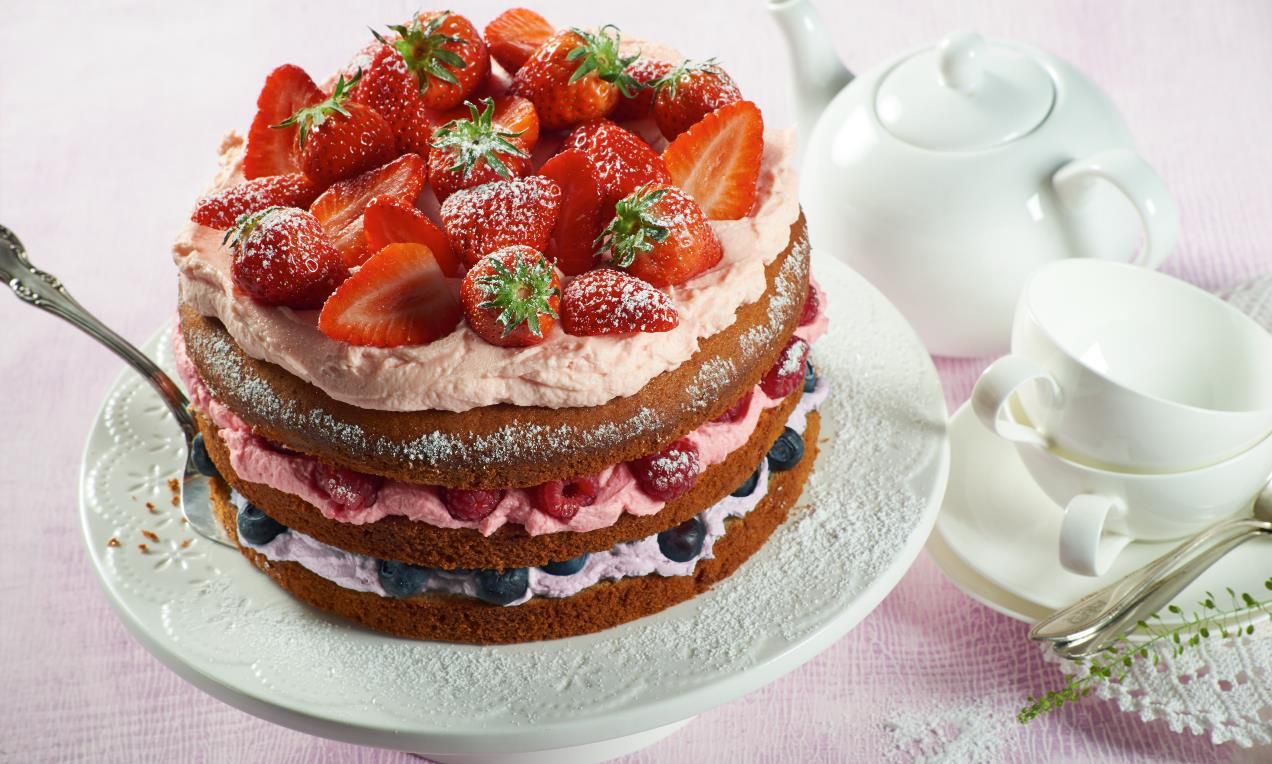 Naked Cake mit Beeren