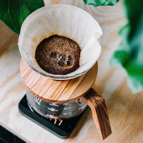 Kaffee regt an, das kann Magenschmerzen verursachen.