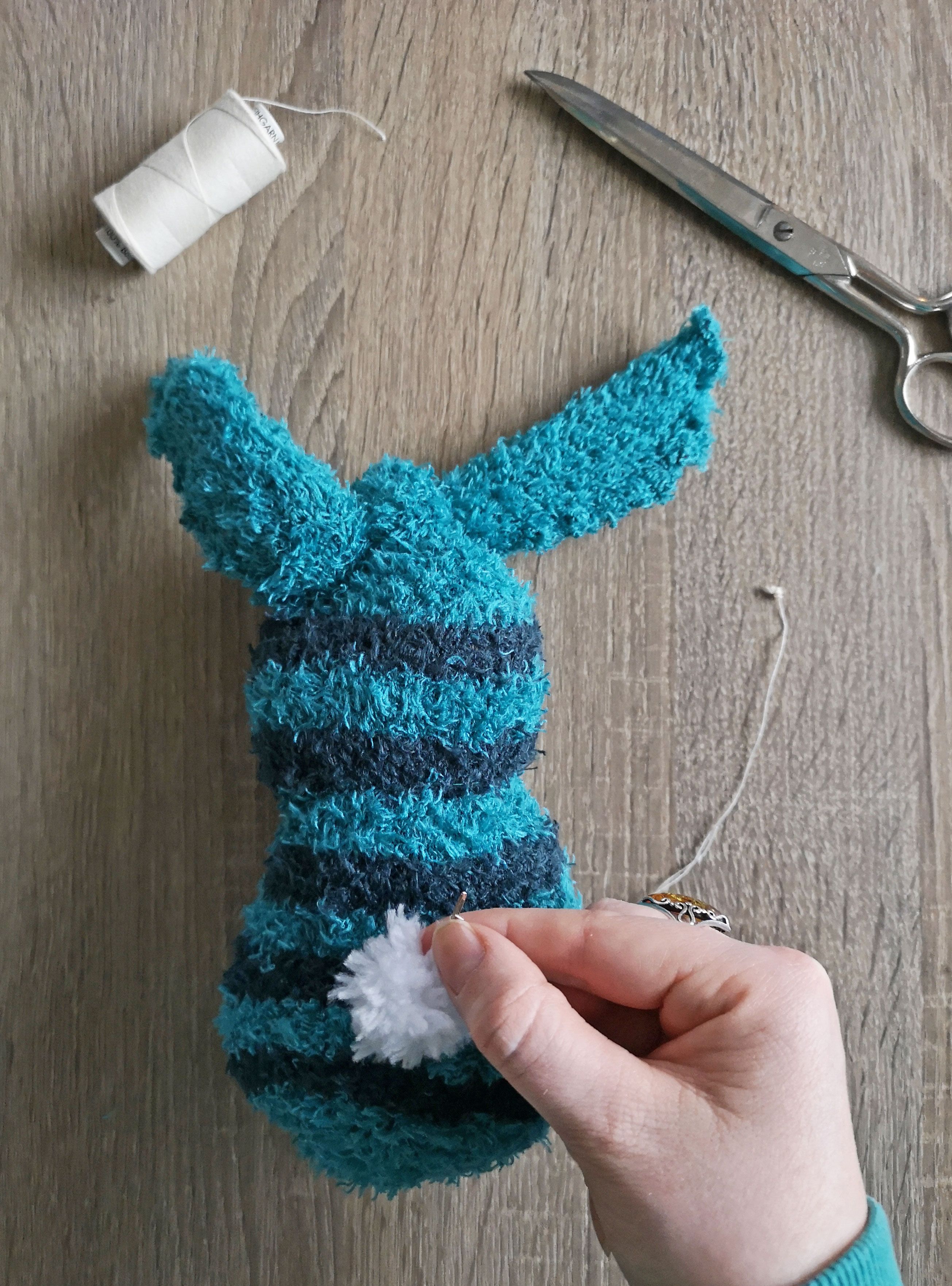 Osterdeko basteln Bommel annähen Osterdeko basteln Bommel annähen