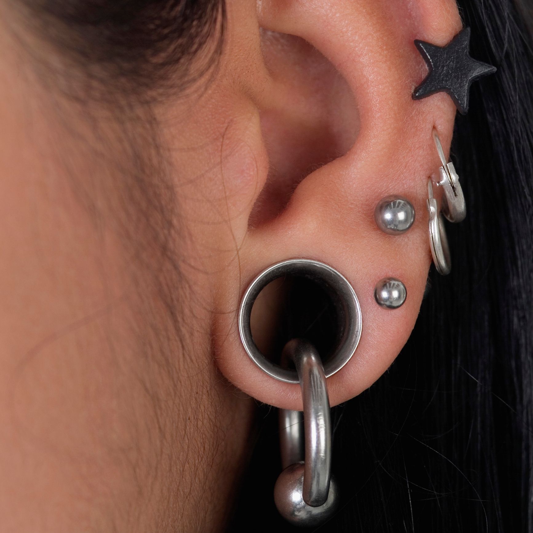 Ohrpiercings, u.a. 'Upper Lobe' und 'Rim'