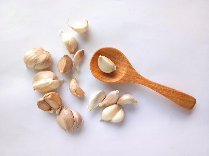 Knoblauch als Hausmittel gegen Mücken