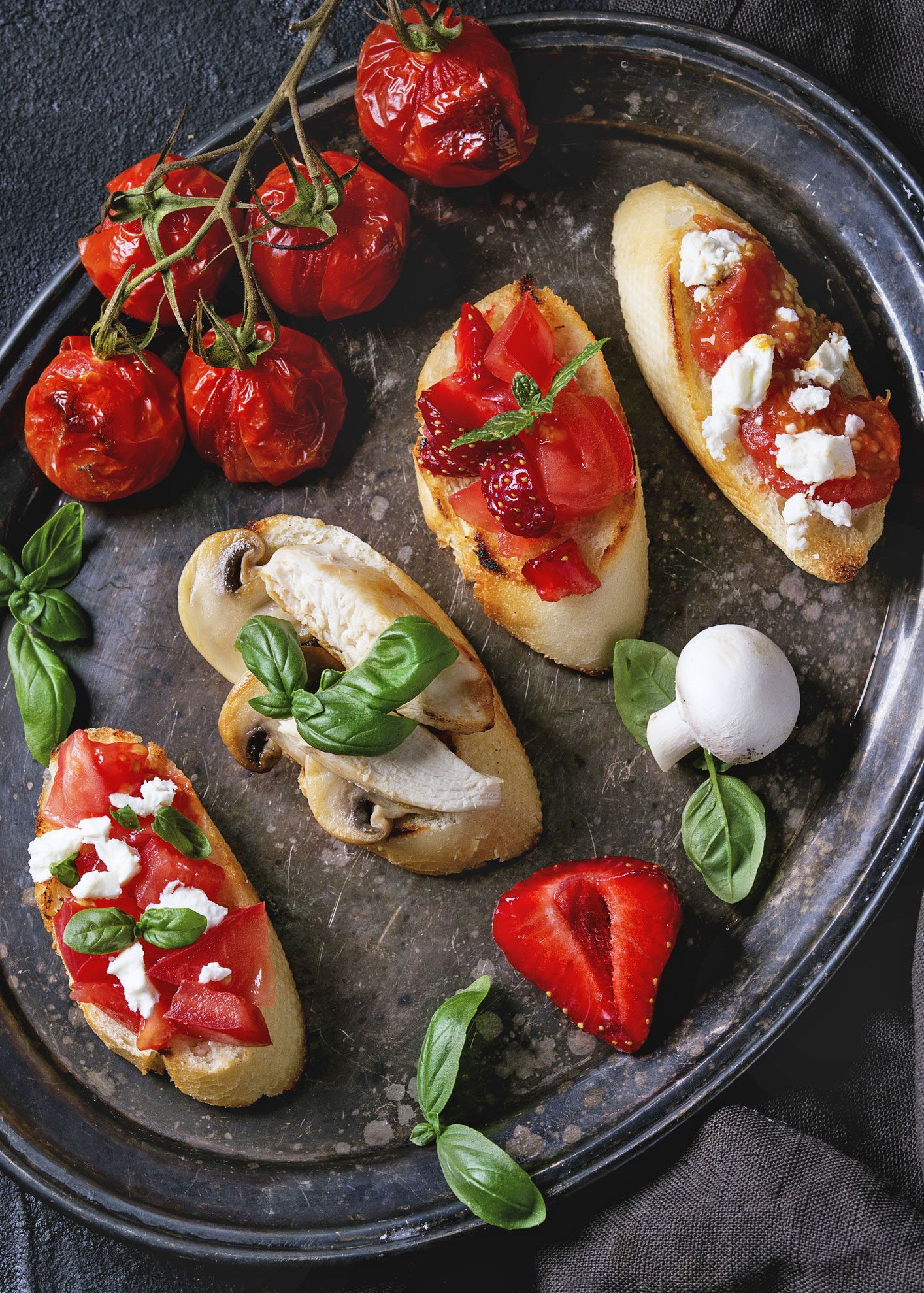 Erdbeer-Tomate-Bruschetta