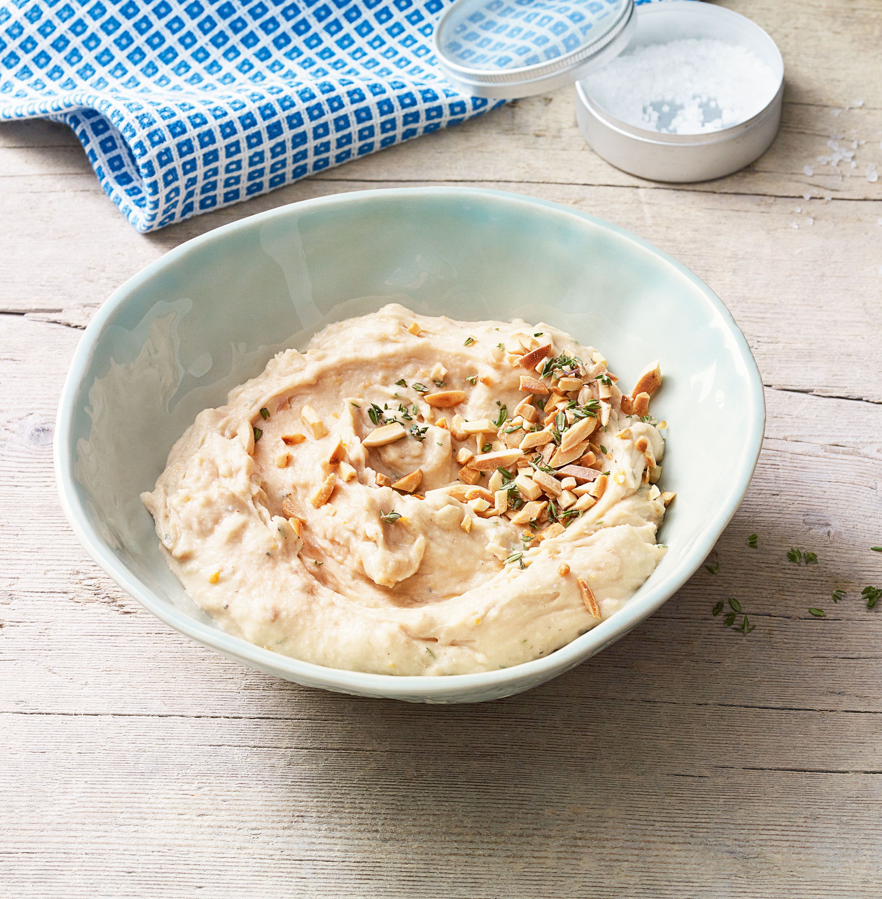 Veganer Aufstrich mit Mandeln und Bohnen