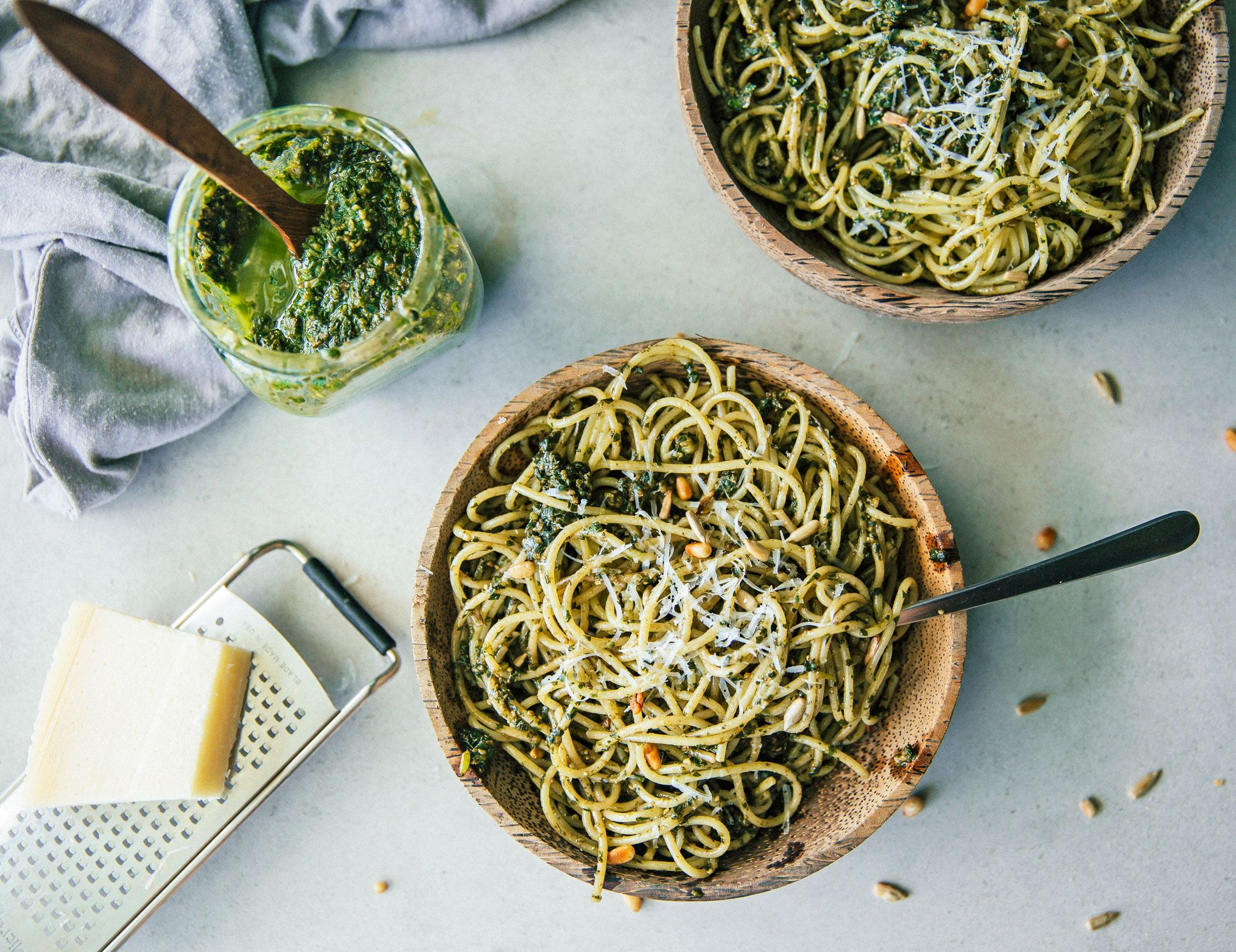 Klassisch wird frisches Pesto zu Pasta gegessen