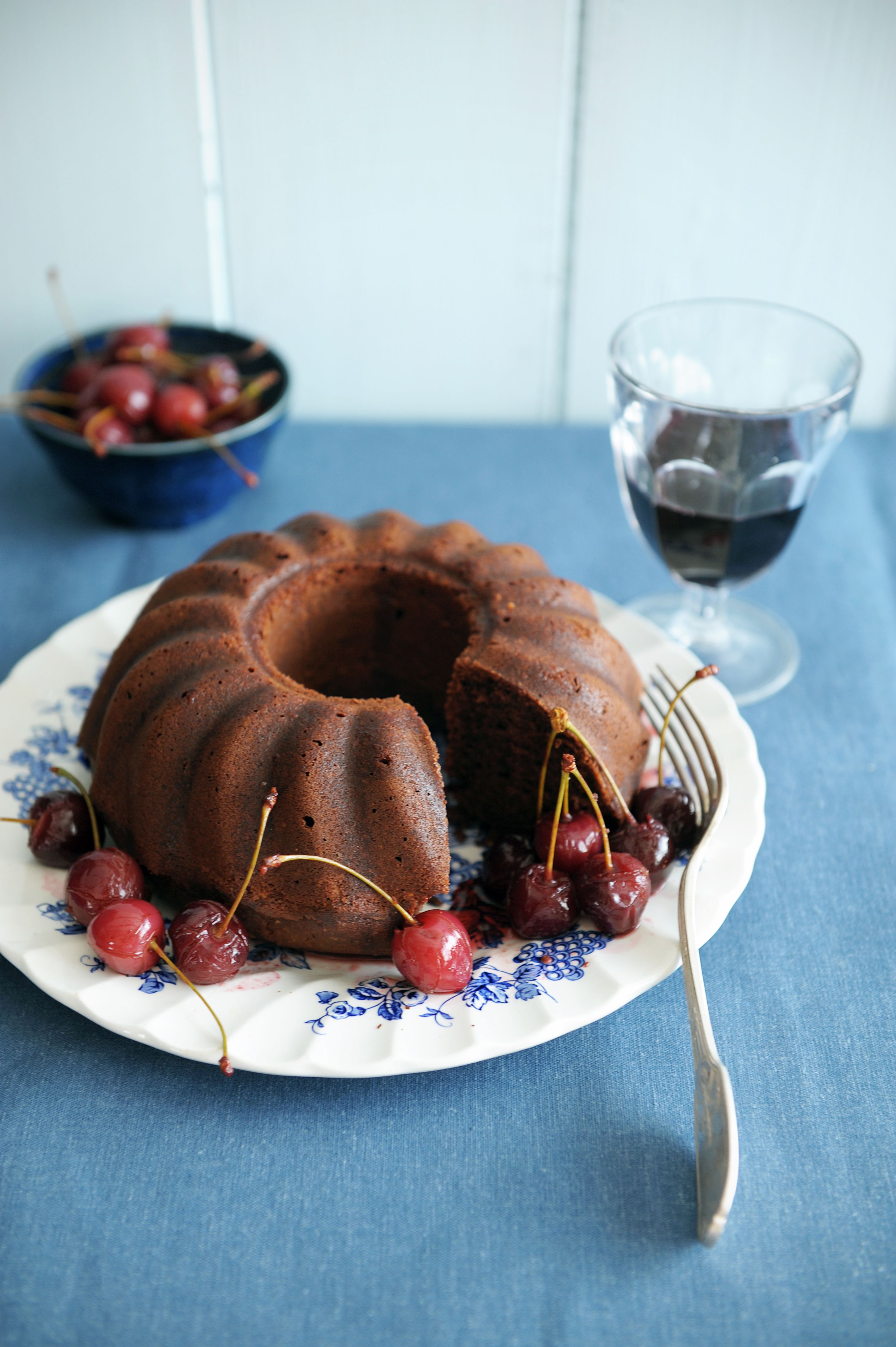 Schokoladen-Nusskuchen abwandeln: Rezept mit Kirschen