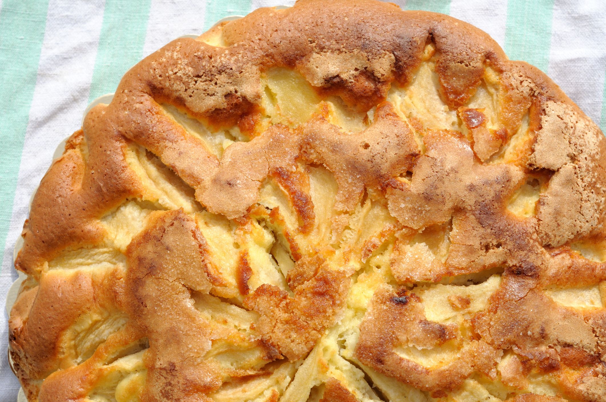 Apfelkuchen ohne Mehl: So sieht er nach dem Backen aus