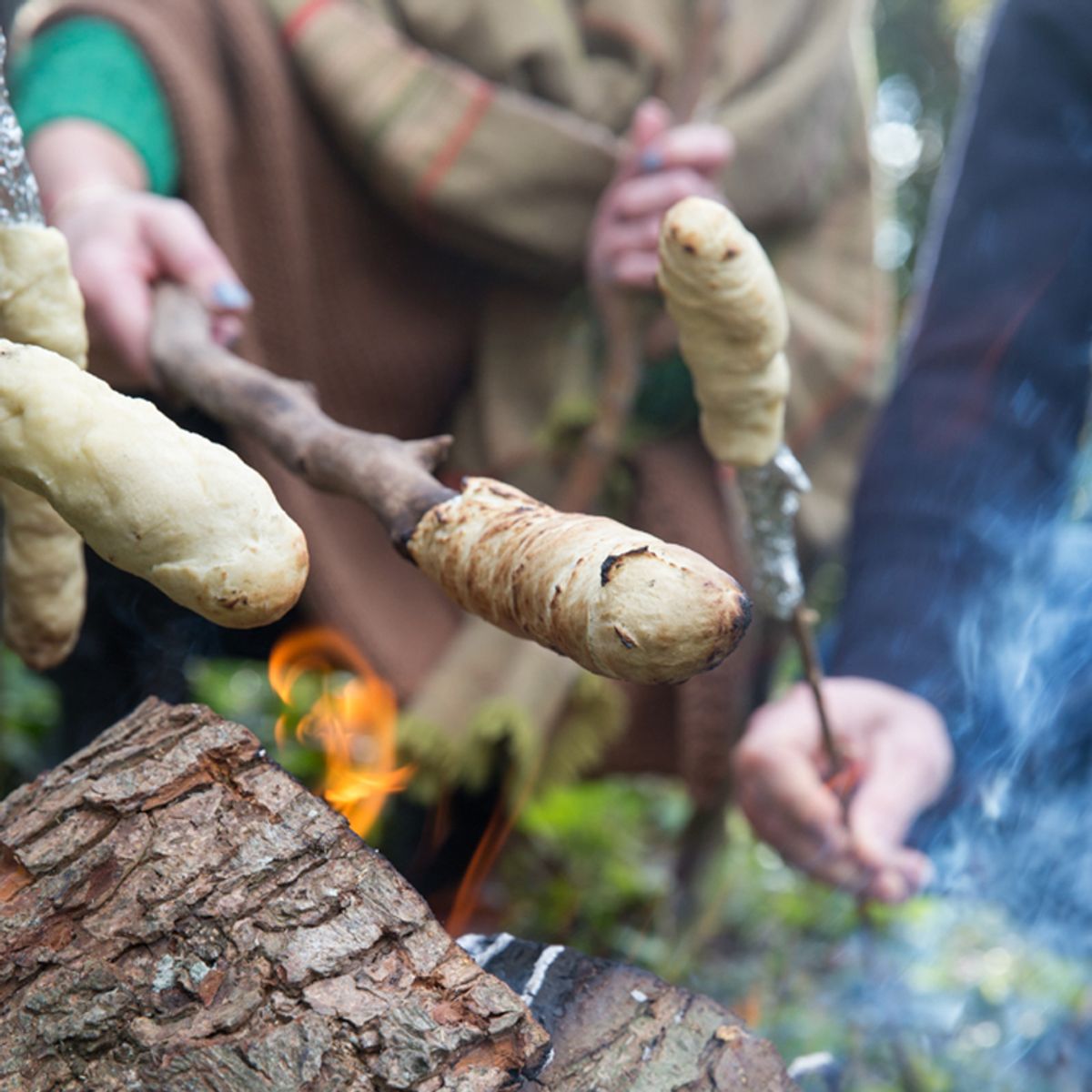 Stockbrot selber machen: Die besten Rezepte und Tipps