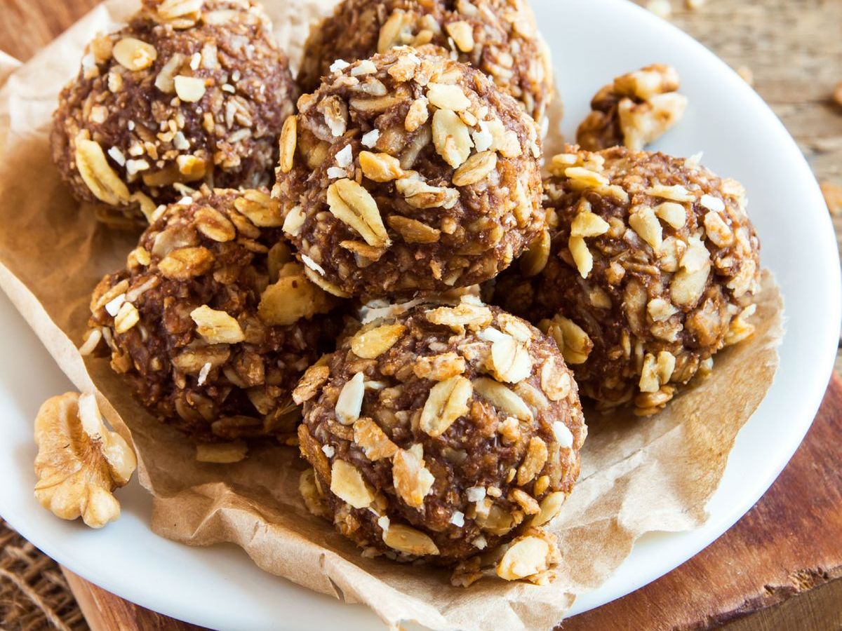 Raw Bites und Energy Bars: Diese Snacks sind in Minuten fertig