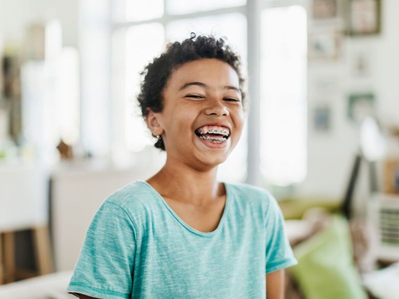 Zahnspange für Kinder: Die wichtigsten Fakten zu Kosten, Arten und Zeitpunkt