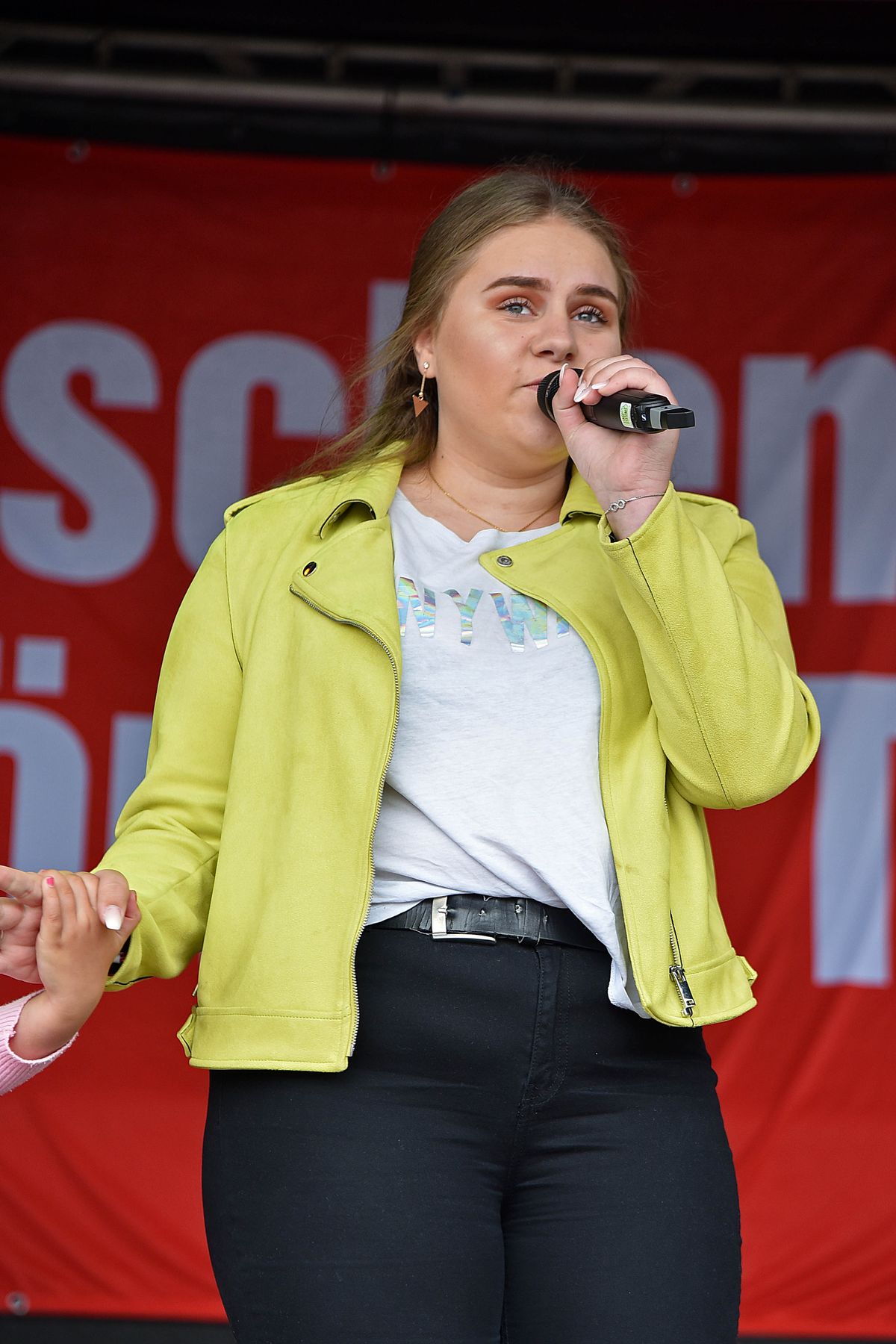 Estefania Wollny singt