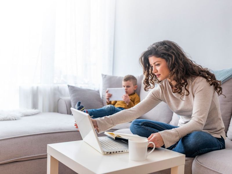 Laut Arbeitgeber: Das solltet ihr beim Homeoffice (mit Kindern) beachten