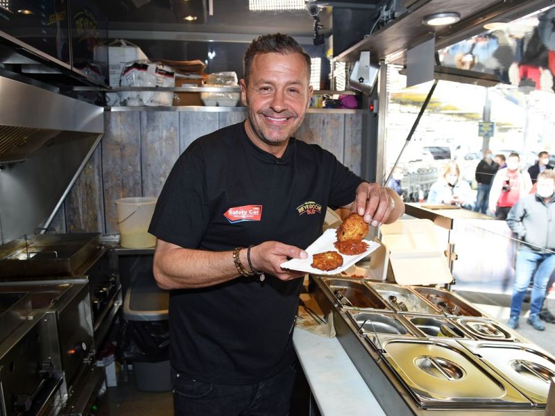 Willi Herren in seinem Foodtruck