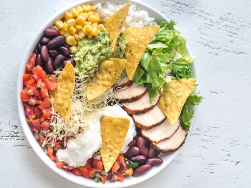 Nacho-Salat: Leckerer Schichtsalat zum Grillen