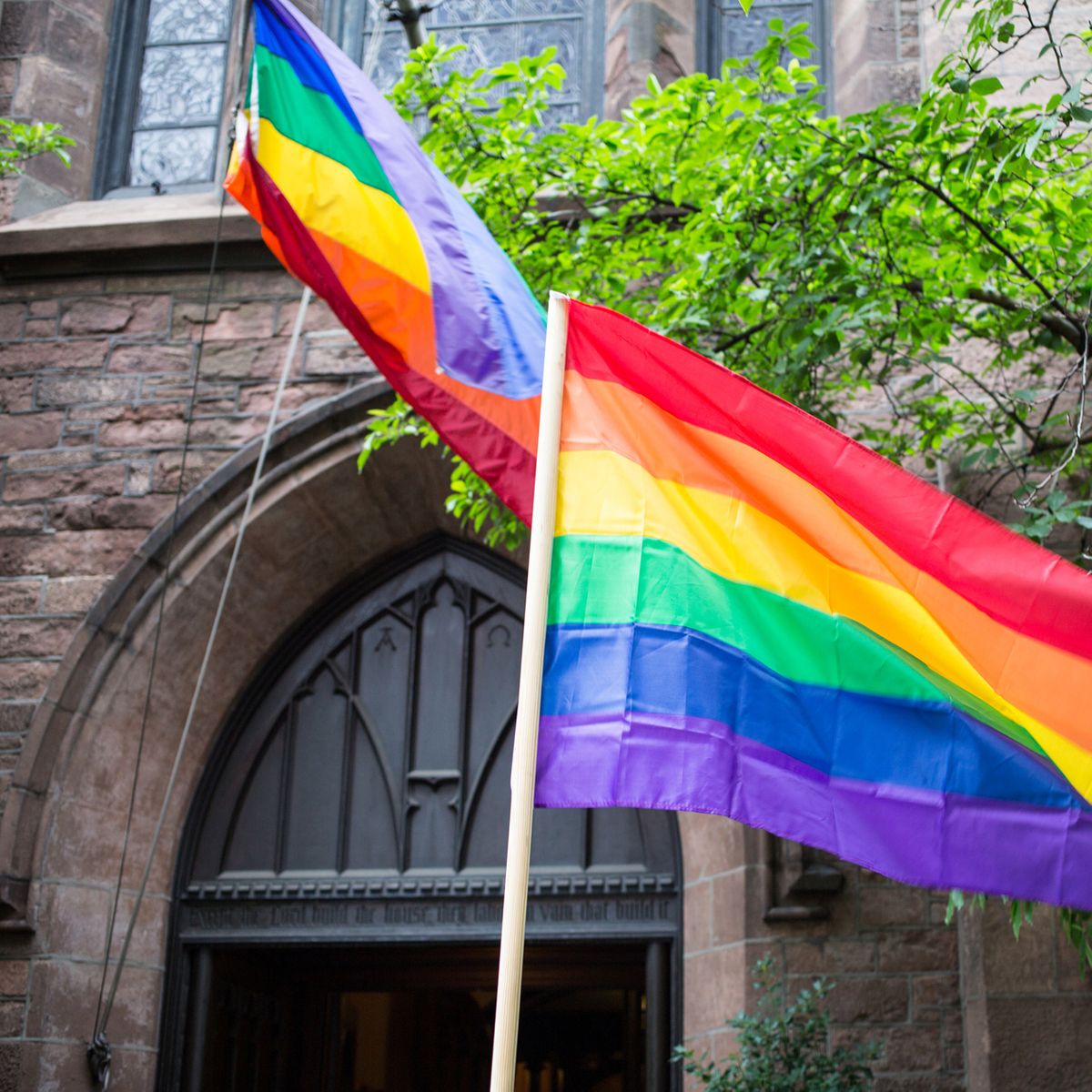 125 Mitarbeiter*innen der katholischen Kirche outen sich als queer