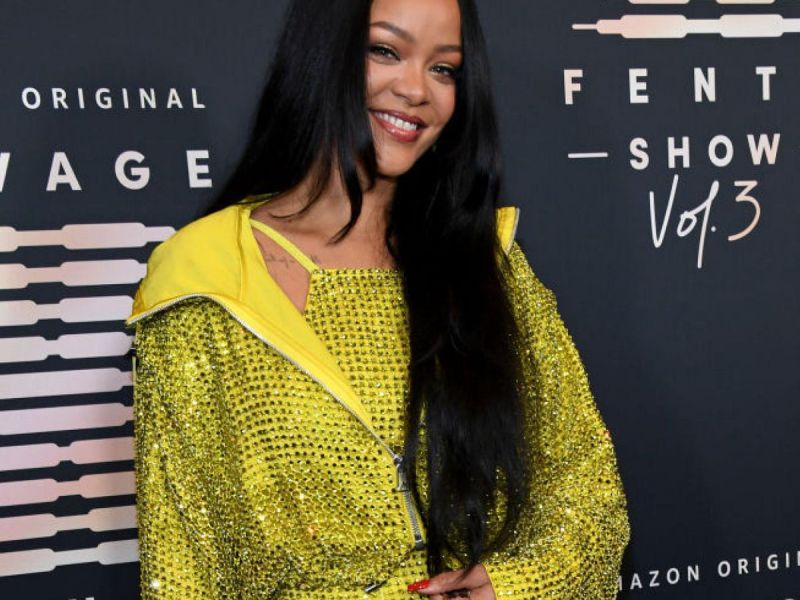 Rihanna zeigt ihren Babybauch