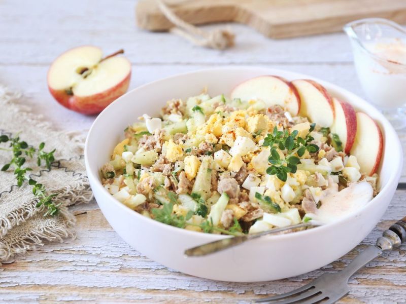 Thunfischsalat mit Ei und Zwiebel