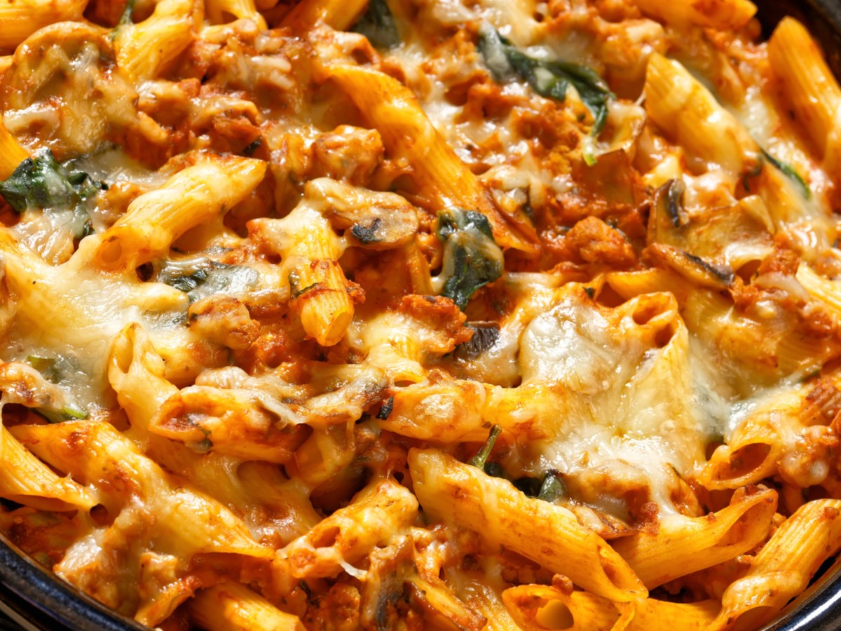 Nudelauflauf mit Hähnchen und verstecktem Gemüse: Perfekte Feierabendküche