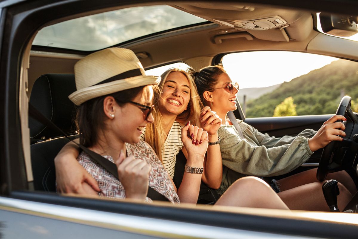 Verkehrsregeln im Urlaubsland: Das solltet ihr beachten!