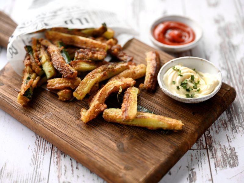 Knusprige Zucchini-Pommes: Geniales Rezept zum Dippen