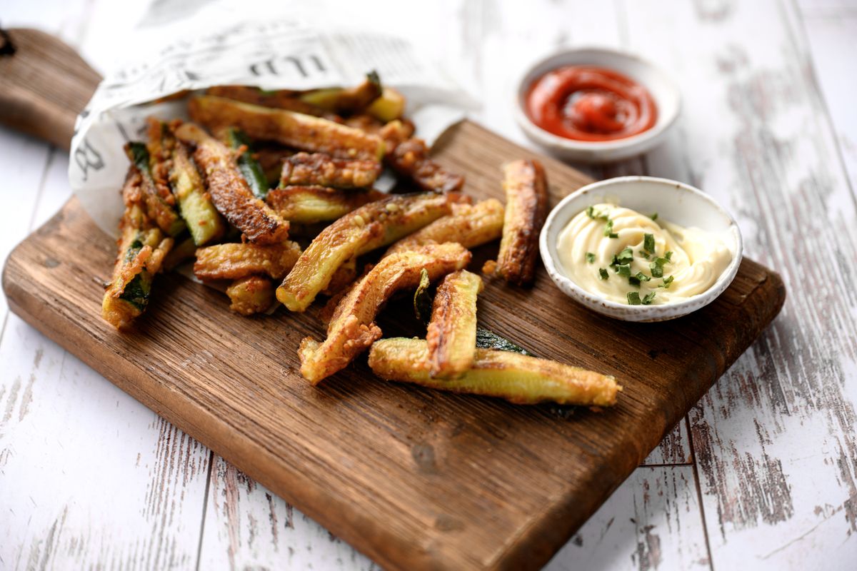 Knusprige Zucchini-Pommes: Geniales Rezept zum Dippen